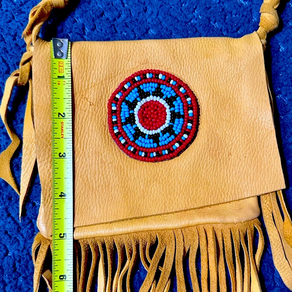 Native American Medicine Bag Navajo (Nab 91)
Leather - Picture 8 of 10